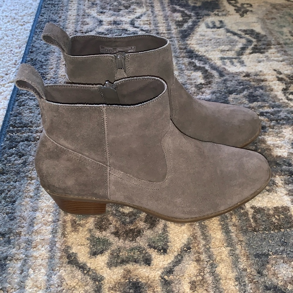 Vionic Vera Ankle Booties size 9.5